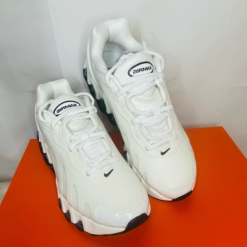 New Nike Air Max DN8 Sail and Black- Fossil Athletic Sneakers Women size 5